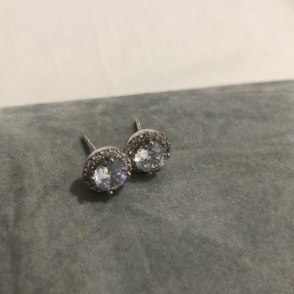 Sterling silver stud earrings - Picture 1 of 3